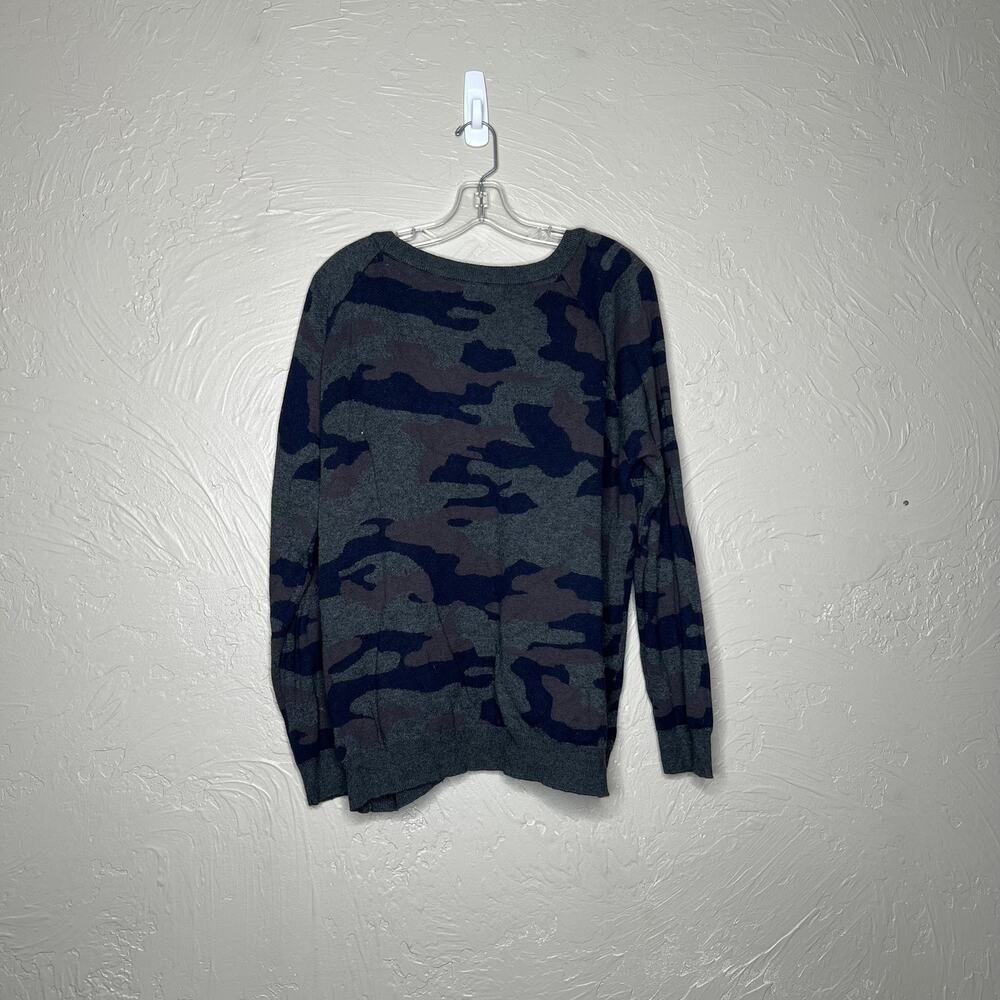 Stiches & Stripes Women's Camo Sweatshirt - Size XXL - Picture 2 of 5